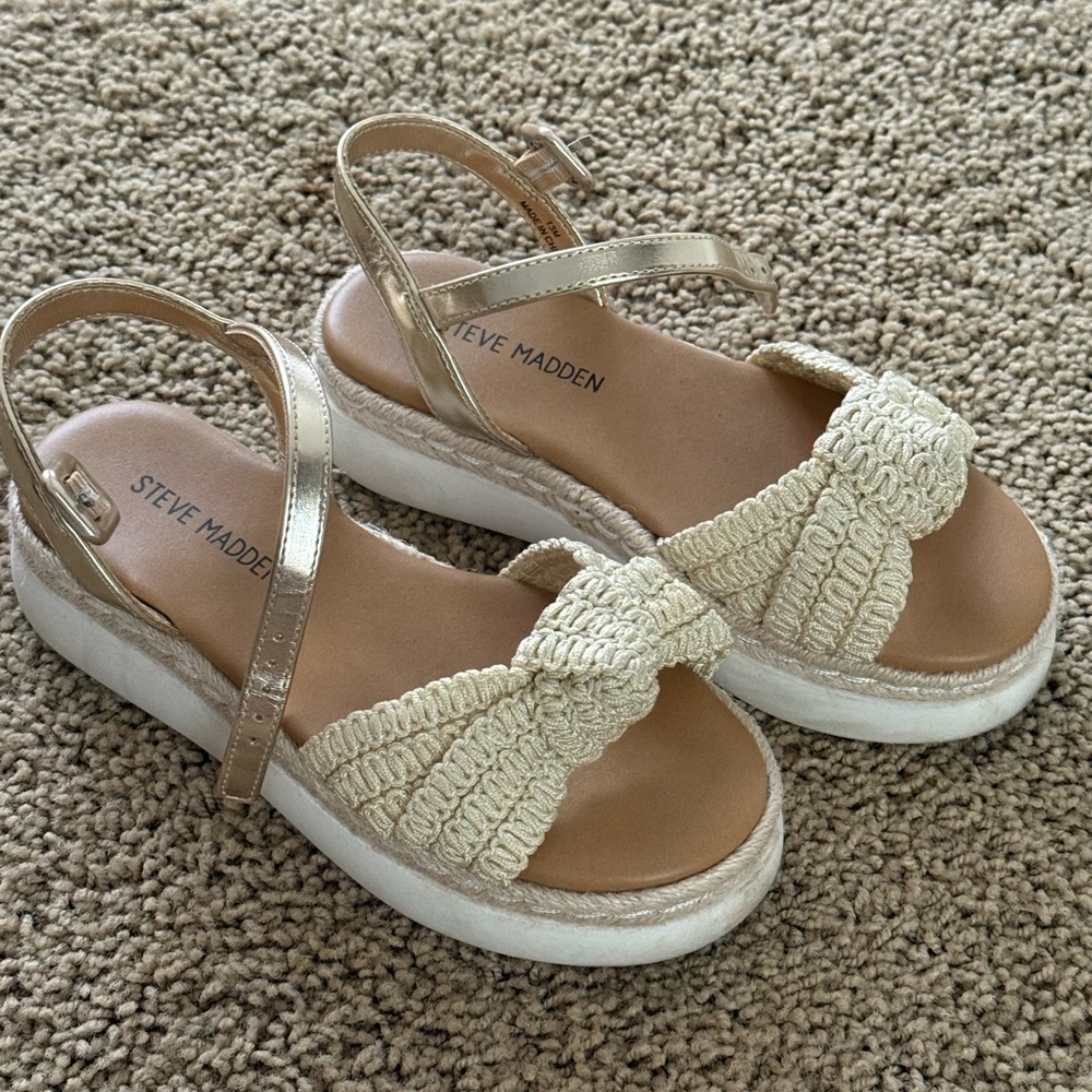 Steve Madden Cream and Gold Sandals